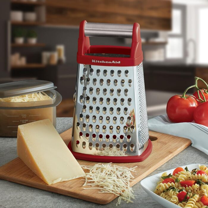 Тертка KitchenAid KN300OSERA Gourmet 4-стороння, з нержавіючої сталі, з контейнером на 3 чашки, мірними позначками, для дрібного, середнього та крупного натирання, підходить для посудомийної машини, Empire