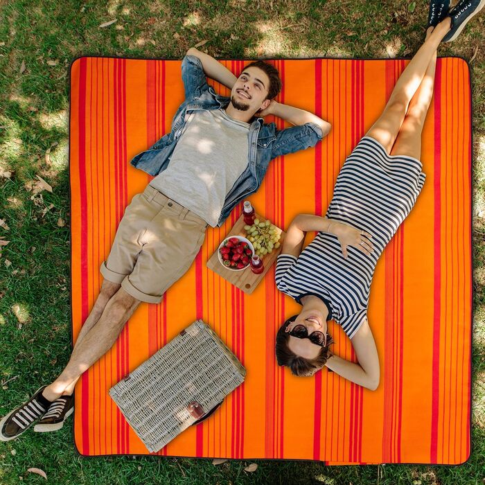 Пікнік-ковдра Relaxdays XXL 200x200 см, флісова, термоізоляційна, водонепроникна, з ручкою, смугаста (помаранчево-червона)