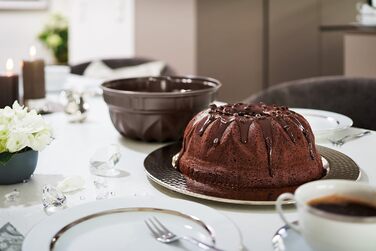 Форма для випічки кексу Dr. Oetker Gugelhupf 25 см, кругла, антипригарна, з захистом від протікання, коричнева