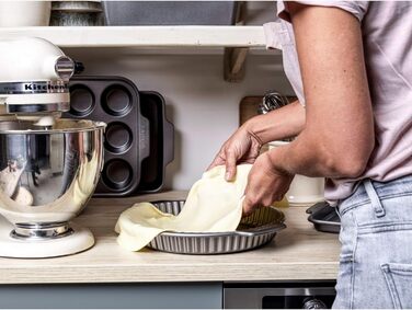 Форма для кіша KitchenAid 28 см, алюмінізована сталь, антипригарна, PFAS-free, морозостійка, для духовки до 230°C, сіра, можна мити в посудомийній машині