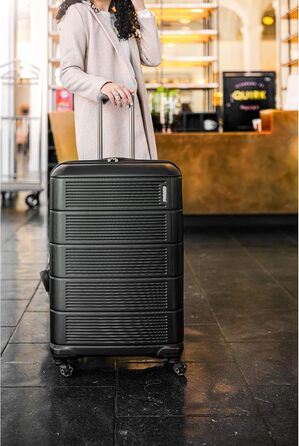 Жорстка валіза American Tourister Stratum XLT 2.0 з розширенням і обертовими колесами