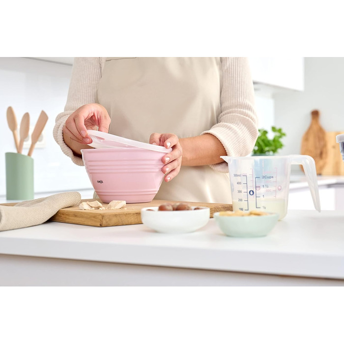 Миска для змішування Emsa Prep&Bake 1,7 л, пластикова, з кришкою, рожевого кольору, для зберігання у холодильнику, нековзне дно, стійка, можна мити в посудомийній машині