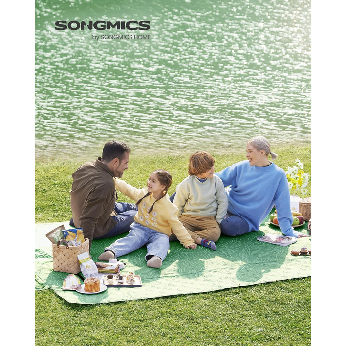 Пікнік-ковдра SONGMICS 300x200 см, водонепроникна, з 4 кілочками, машинне прання, складана, для парку, саду, пляжу, колір хакі з тропічним візерунком