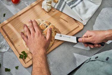 Ніж для хліба ZWILLING Twin Pollux 20 см, нержавіюча сталь, хвилясте лезо, пластиковий руків'я, чорний