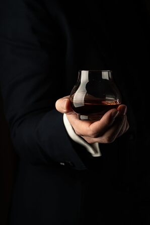 Набір келихів для коньяку та бренді GLASSIQUE CADEAU 240 мл, 4 шт, кришталеві, для дегустації, без ніжки, подарунковий комплект, придатні для миття в посудомийній машині