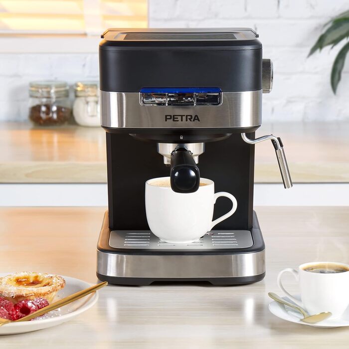 Кавоварка Petra Barista Pro 1,5 л, ріжкова з капучинатором, для еспресо і капучино, 15 бар, 850 Вт