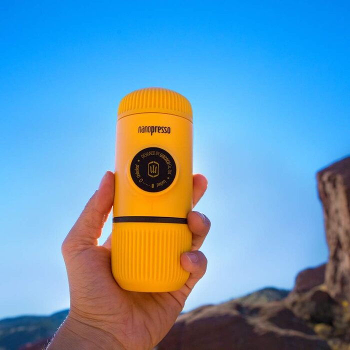 Портативна кавоварка WACACO Nanopresso, 18 бар, ручна, для подорожей, кемпінгу та походів, жовта