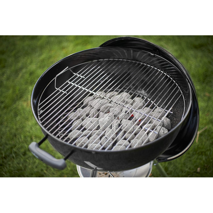 Вугільний гриль Weber Classic Kettle 57 см, чорний, з термометром, емальований, на колесах, для барбекю