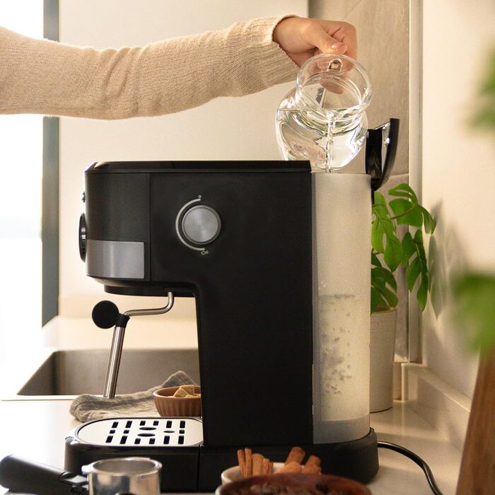 Кавоварка Cecotec Compacta Power Espresso 20 Pecan 1100 Вт, 20 бар, термоблок, парова насадка, подвійний фільтр, 1,25 л, чорна, з манометром