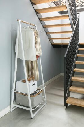 Бренд Brabantia – Компактна підлогова стійка для одягу Linn, металевий каркас і бамбукова перекладина, 47,6x34x170 см, біла, для вішання, сушіння та провітрювання одягу