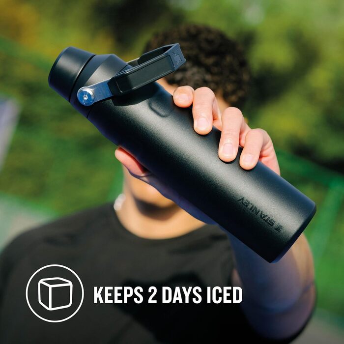 Термобутилка Stanley Iceflow Fast Flow 0,6 л для спорту, чорна, тримає холод до 10 годин, герметична, BPA-free, придатна для миття в посудомийній машині