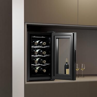Винний шафа Cecotec Bolero GrandSommelier 830 CoolWood, термоелектрична, тиха, для 8 пляшок, налаштування температури 8-18°C, сенсорне керування, енергоефективна, чорна