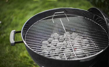 Вугільний гриль Weber Classic Kettle 57 см, чорний, з термометром, емальований, на колесах, для барбекю