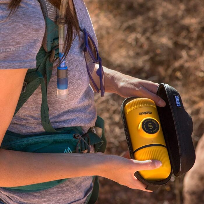 Портативна кавоварка WACACO Nanopresso, 18 бар, ручна, для подорожей, кемпінгу та походів, жовта