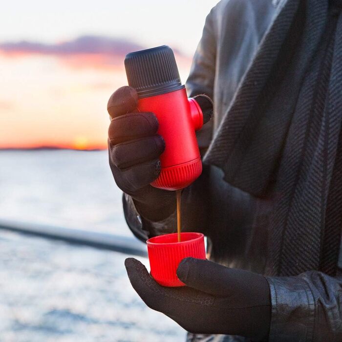 Портативна кавоварка WACACO Nanopresso, 18 бар, ручна, для подорожей, кемпінгу та походів, оновлена версія Minipresso, червона
