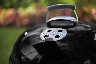 Вугільний гриль Weber Classic Kettle 57 см, чорний, з термометром, емальований, на колесах, для барбекю