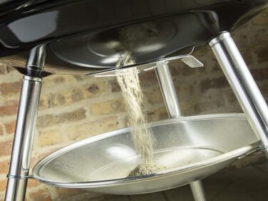Вугільний гриль Weber Compact Kettle 47 см, порцелянове покриття, на тринозі з колесами, хромована решітка, чорний