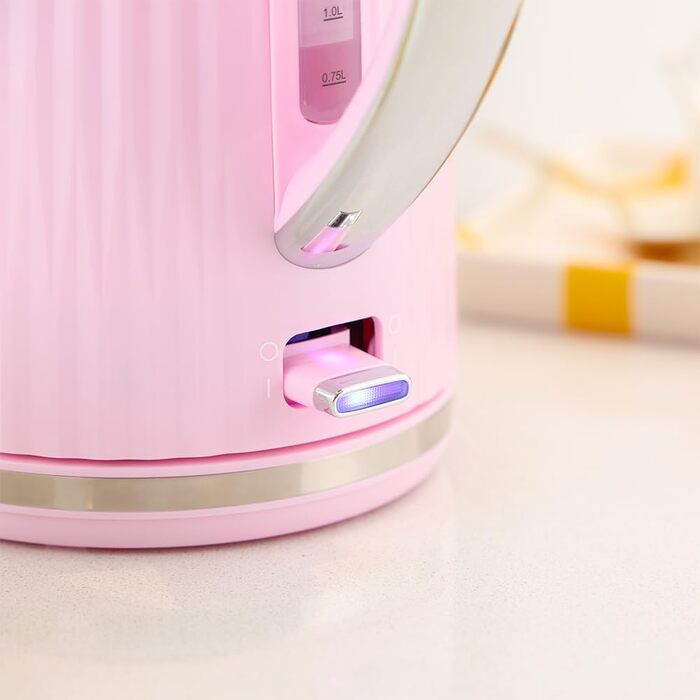 Електрочайник Russell Hobbs Eden 1,7 л 2400 Вт, білий, з нержавіючої сталі, знімний фільтр від накипу, індикатор рівня води, кнопка відкриття кришки, без BPA