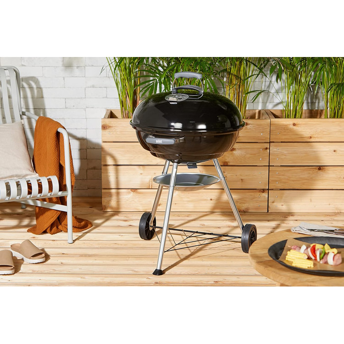 Вугільний гриль Weber Compact Kettle 57 см, порцелянове емалювання, кришка і котел, тринога з колесами, хромована решітка, чорний