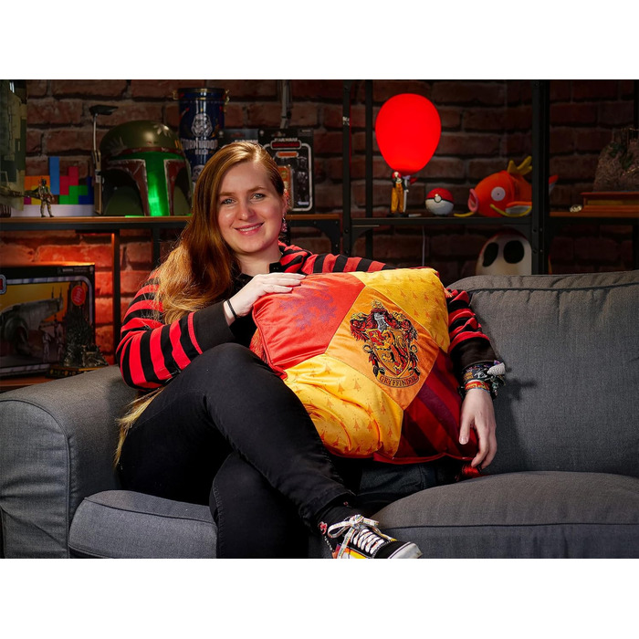 Подушка Elbenwald Harry Potter з китицями у стилі Ґрифіндор, з вишитою емблемою, червоно-жовта, 48x48 см