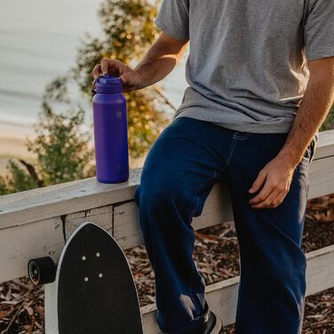 Ізольована спортивна пляшка BOTTLE BOTTLE з нержавіючої сталі, з трубочкою та кришкою-ручкою, 1 л, для води та пігулок, біла/фіолетова