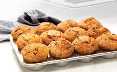 Форма для мафінів Nordic Ware з високою кришкою, 12 відділень, натуральний колір