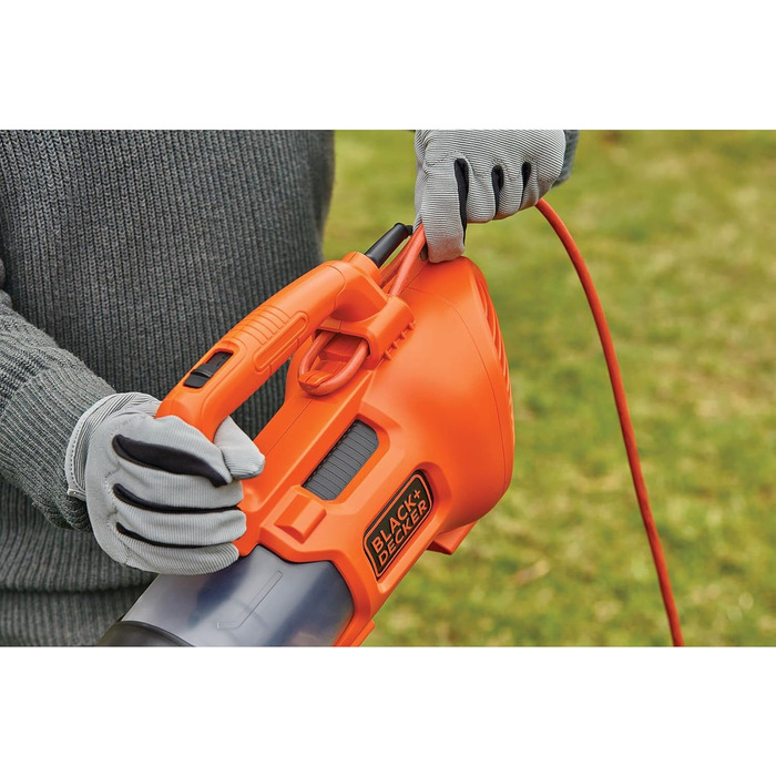 Акумуляторний садовий пилосос та повітродув BLACK+DECKER, електроаксіальний, 1850 Вт, швидкість 190 км/год, об'єм 765 м³/год, інтегрований скребок для листя