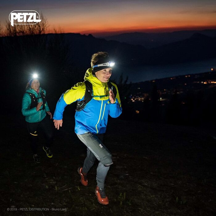 Налобний ліхтар PETZL Swift RL 900 люмен, акумуляторний