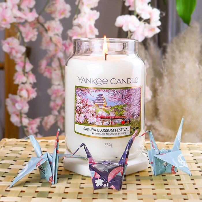 Ароматична свічка Yankee Candle Sakura Blossom Festival у склі, велика, до 150 годин, подарункова