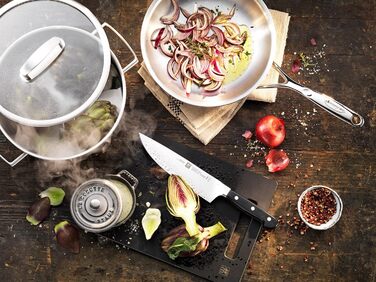 Кухонний ніж ZWILLING Pro, 20 см, нержавіюча сталь, чорна пластикова ручка