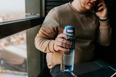 Пляшка для води Kambukka ELTON 500/750/1000 мл – ударостійка, не вбирає запахи, не пропускає бруд, з мірною шкалою, можна мити в посудомийній машині
