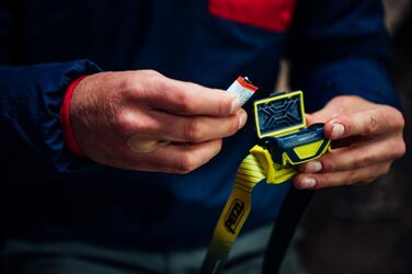 Налобний ліхтар PETZL Tikka синій, універсальний розмір, E061AA01 для дорослих