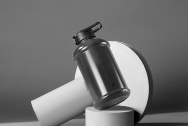Мотиваційна пляшка для води H2O Capsule 2,5 л з маркуванням часу, трубочкою, ручкою та ремінцем, харчовий пластик, чорна