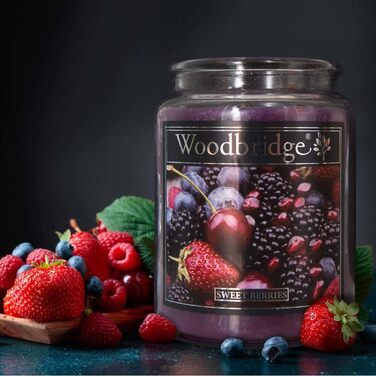 Ароматична свічка у склі з кришкою, набір 2 шт. Sweet Berries, фруктовий аромат, велика, фіолетова, 565г, тривалий час горіння (130 годин)