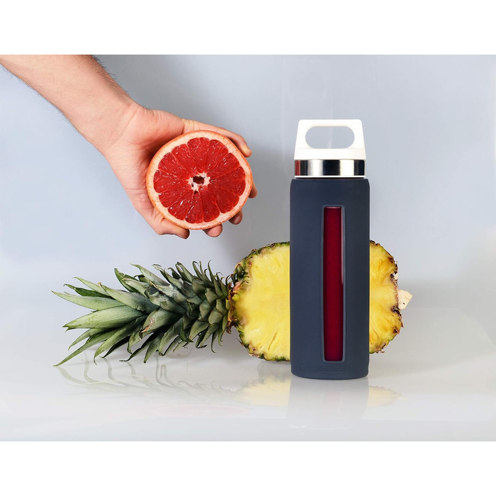 SIGG Dream пляшка для води 0.65 л, скляна, термостійка, герметична, з силіконовим чохлом, без шкідливих домішок