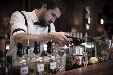 Набір для коктейлів Moscow Mule: 2 кухлі 500 мл, мірний стакан 5cl, барна ложка 27 см, чорна преса для лайму, харчова мідь, подарункова коробка