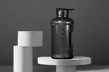 Мотиваційна пляшка для води H2O Capsule 2,5 л з маркуванням часу, трубочкою, ручкою та ремінцем, харчовий пластик, чорна