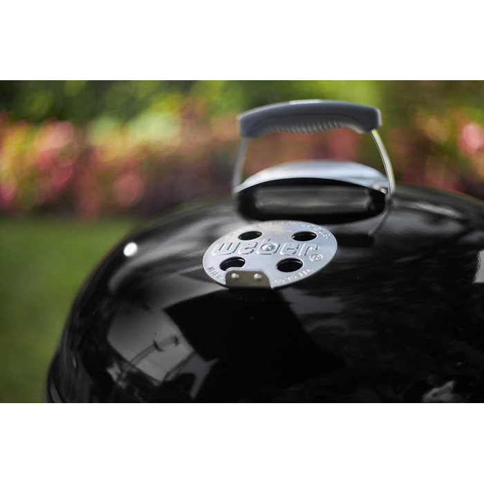 Вугільний гриль Weber Classic Kettle 57 см, чорний, з термометром, емальований, на колесах, для барбекю