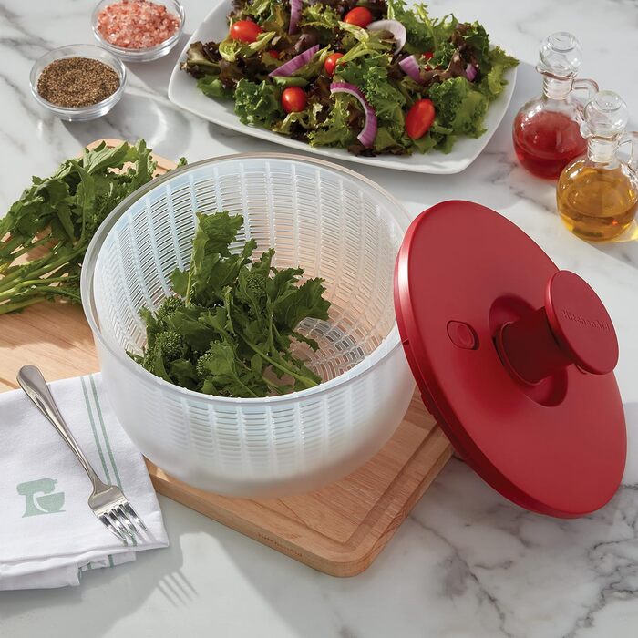 Сушарка для салату KitchenAid KQ308OSERA універсальна з від'ємним ситом, одноручним помповим механізмом, велика чаша з нековзною основою, пластик, червона Empire