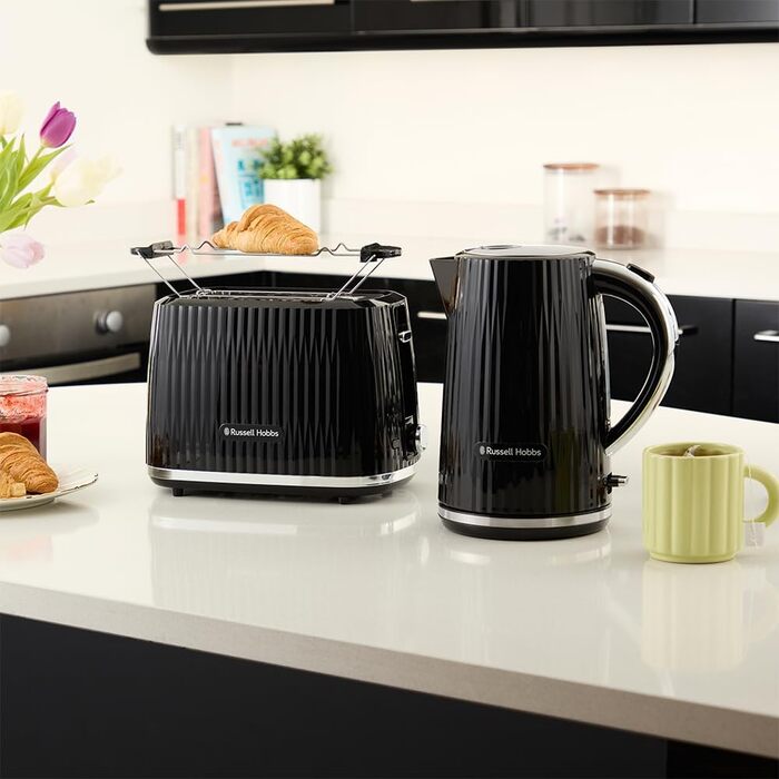 Електрочайник Russell Hobbs Eden 1,7 л, 2400 Вт, білий з нержавіючою вставкою, знімний фільтр від накипу, відкривання кришки кнопкою, індикатор рівня води, підсвічування, BPA-free, модель 27360-70
