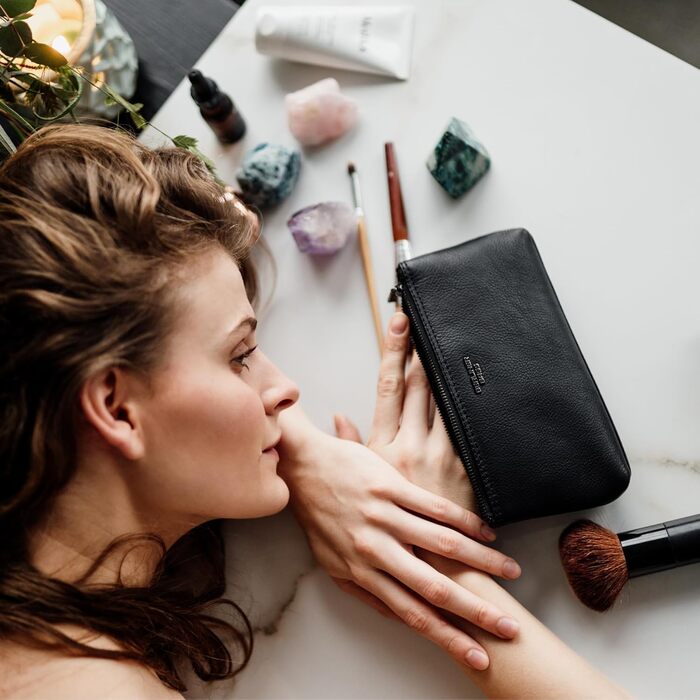 Преміальна косметичка Berliner Bags Anna з натуральної шкіри, компактна жіноча та дитяча, чорна