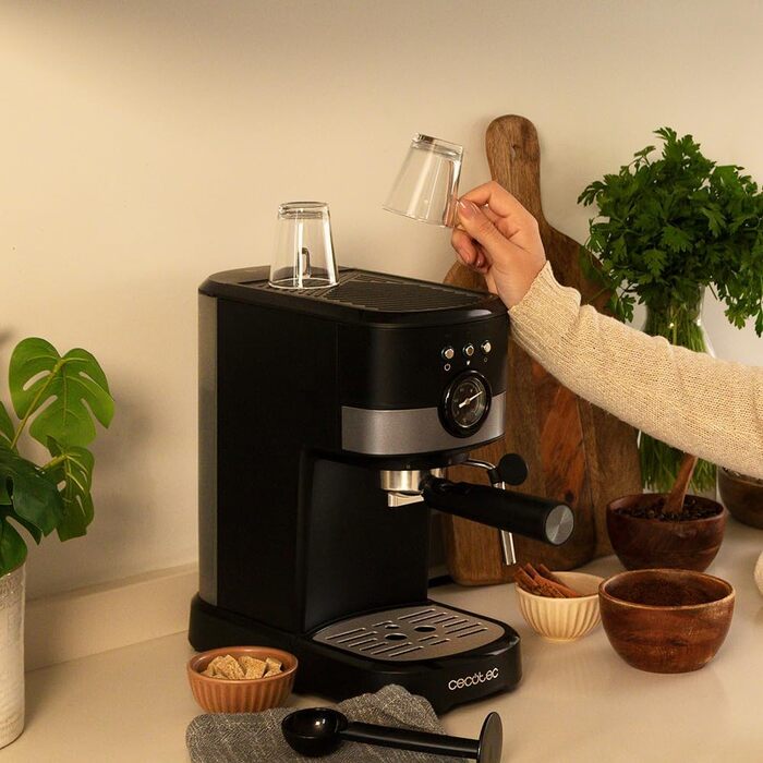 Кавоварка Cecotec Compacta Power Espresso 20 Pecan 1100 Вт, 20 бар, термоблок, парова насадка, подвійний фільтр, 1,25 л, чорна, з манометром