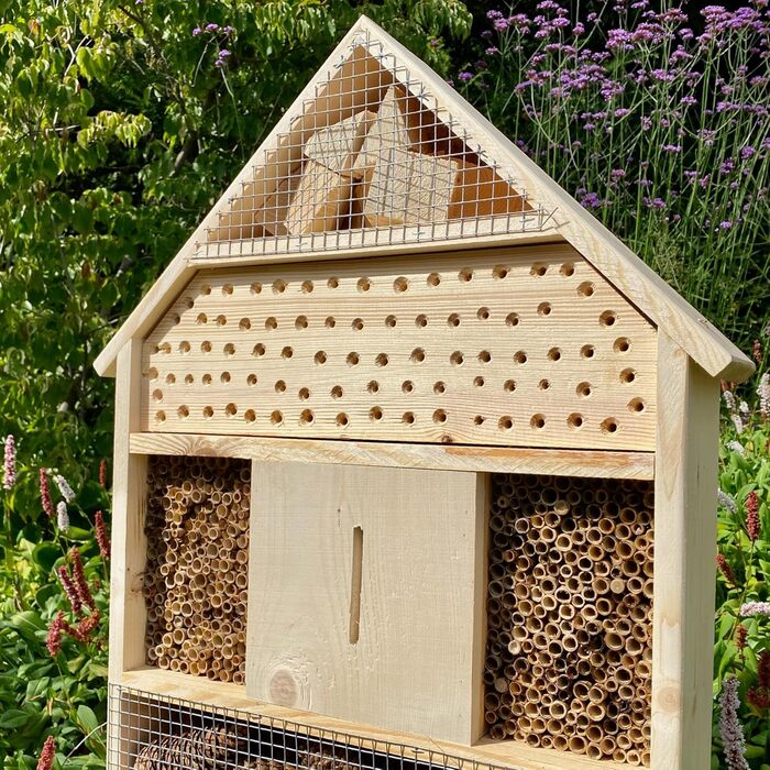 Інсектотель GARTENETAGE XXL – масивний будиночок для комах та бджіл, натуральне дерево, готель для комах з опорами, будиночок для сонечок і метеликів, допомога у гніздуванні та захист видів