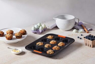 Форма для мафінів Le Creuset на 12 шт, антипригарна, з вуглецевої сталі, стійка до закваски, антрацит/помаранчева