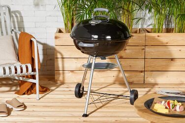 Вугільний гриль Weber Compact Kettle 57 см, порцелянове емалювання, кришка і котел, тринога з колесами, хромована решітка, чорний