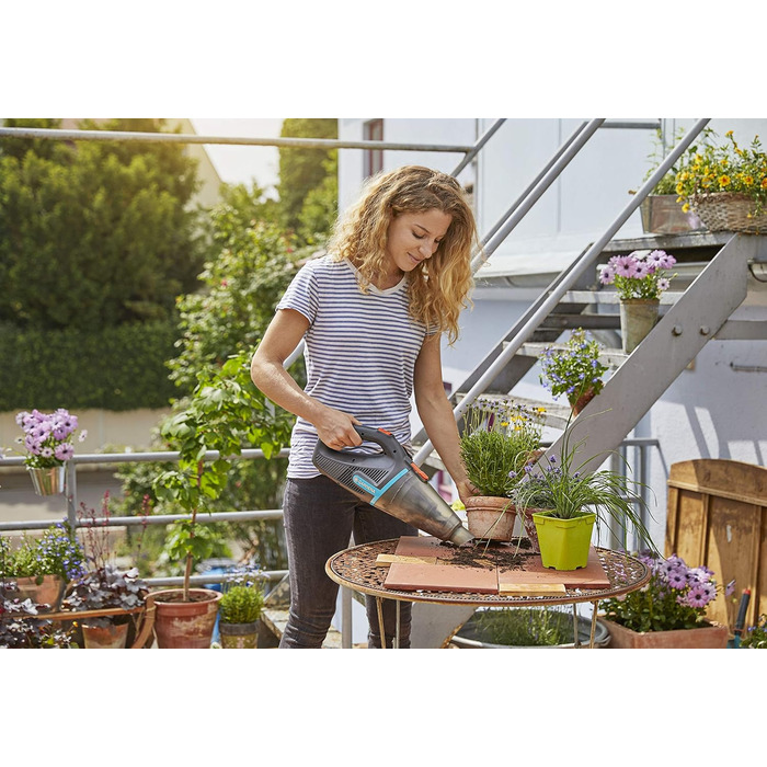 Акумуляторний ручний пилосос Gardena EasyClean Li для вологого та сухого прибирання, вбудований Li-Ion акумулятор, висока потужність всмоктування