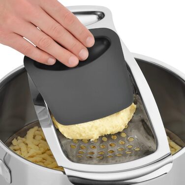Терка для шпецле WMF Spätzle-Profi 35x14 см з нержавіючої сталі Cromargan, з лопаткою та гачком, для приготування шпецле, можна мити в посудомийній машині