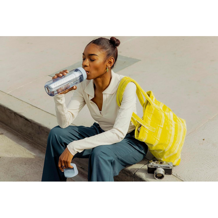 Фільтрована пляшка LifeStraw Go 651 мл без BPA для подорожей і щоденного використання – очищає воду від бактерій, паразитів, мікропластику та покращує смак (колір Aegean Sea)