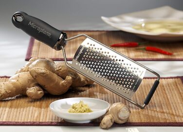 Терка Microplane грубого помолу для сиру, моркви, імбиру, кокосу та хрону, чорна з лезами з нержавіючої сталі, вироблено в США
