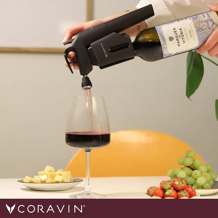 Система збереження вина Coravin Timeless Three+ чорна, з 2 капсулами аргонового газу, захист від окислення до 2 років, легке використання